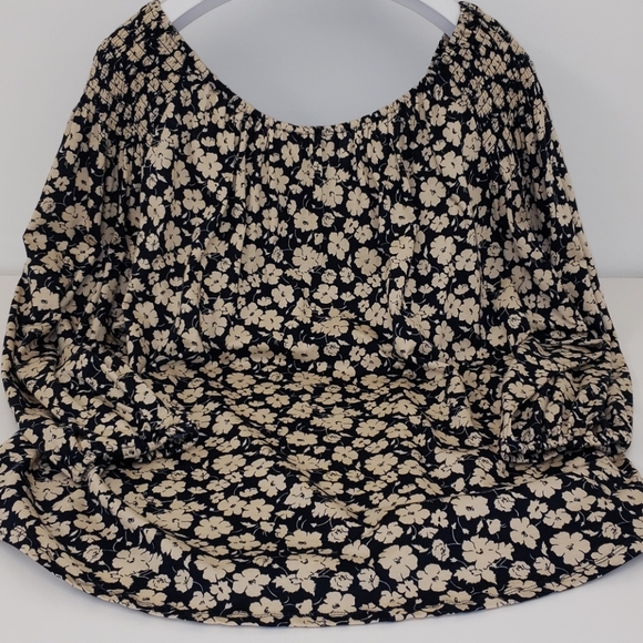 SOLD! Ralph Lauren Printed Off-The-Shoulder Blouse - Picture 6 of 6